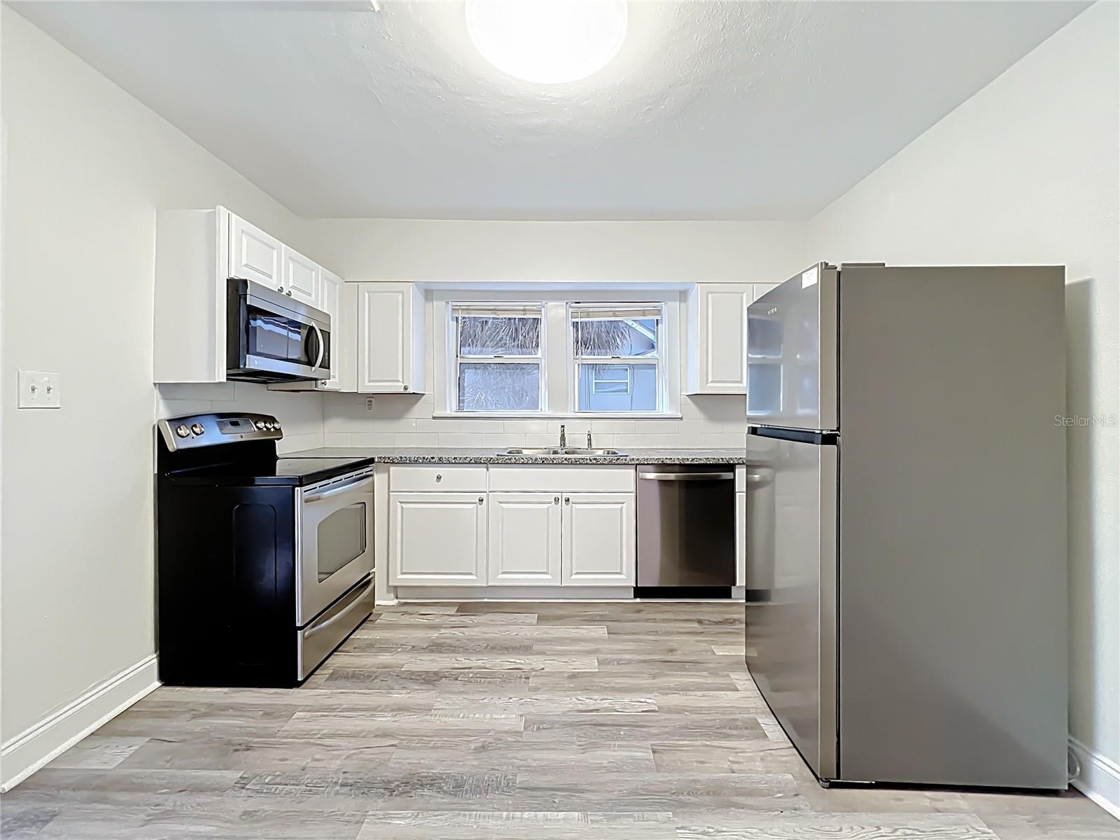 Image 7 of 42 For 944 18th Avenue S