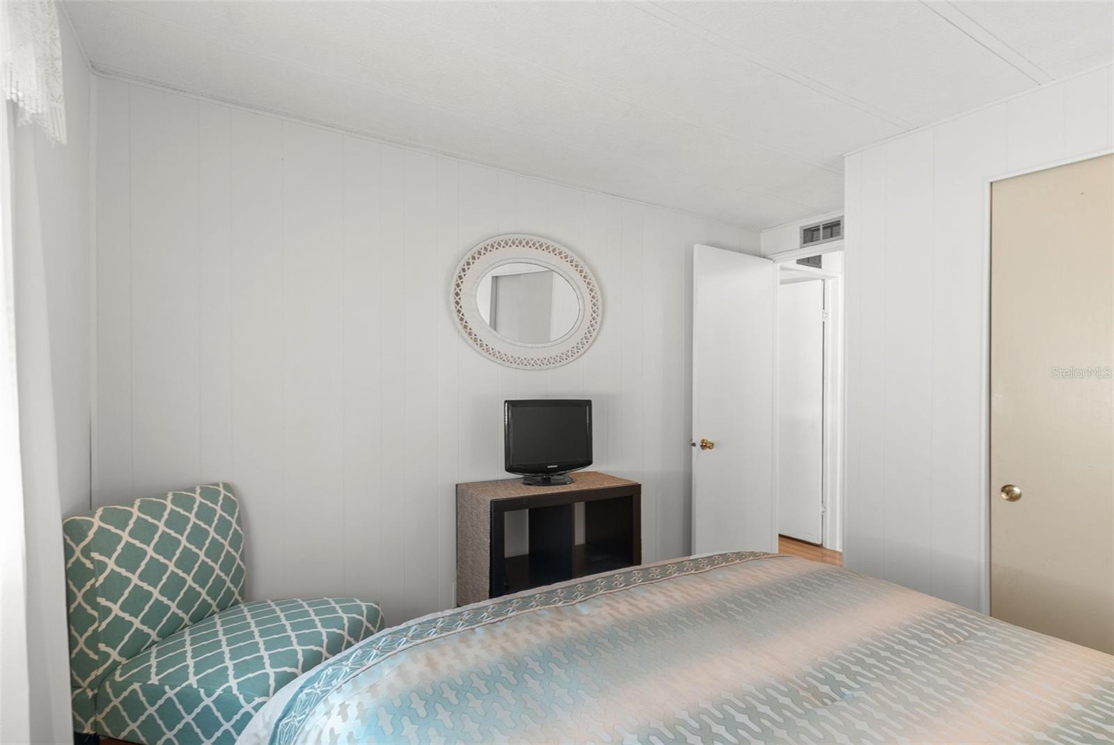 Image 24 of 36 For 1610 Reynolds Road 98