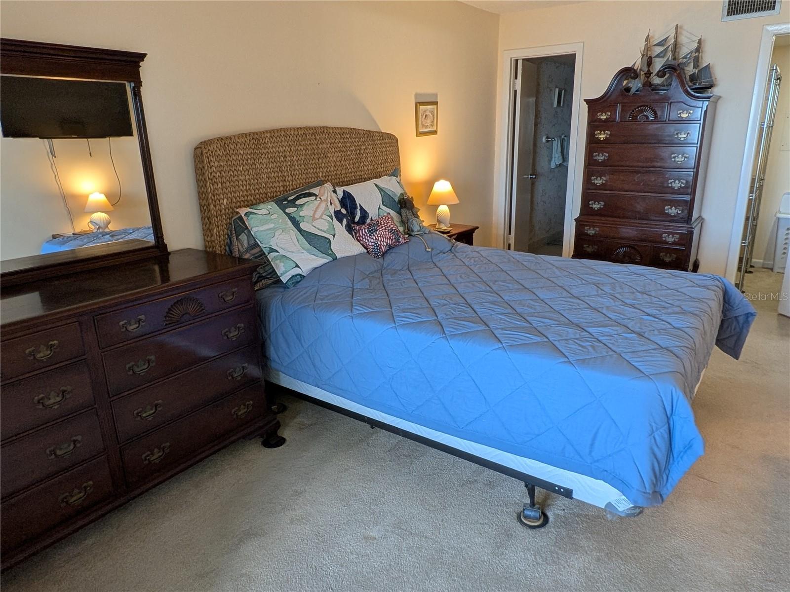 Image 5 of 11 For 4575 Cove Circle 904