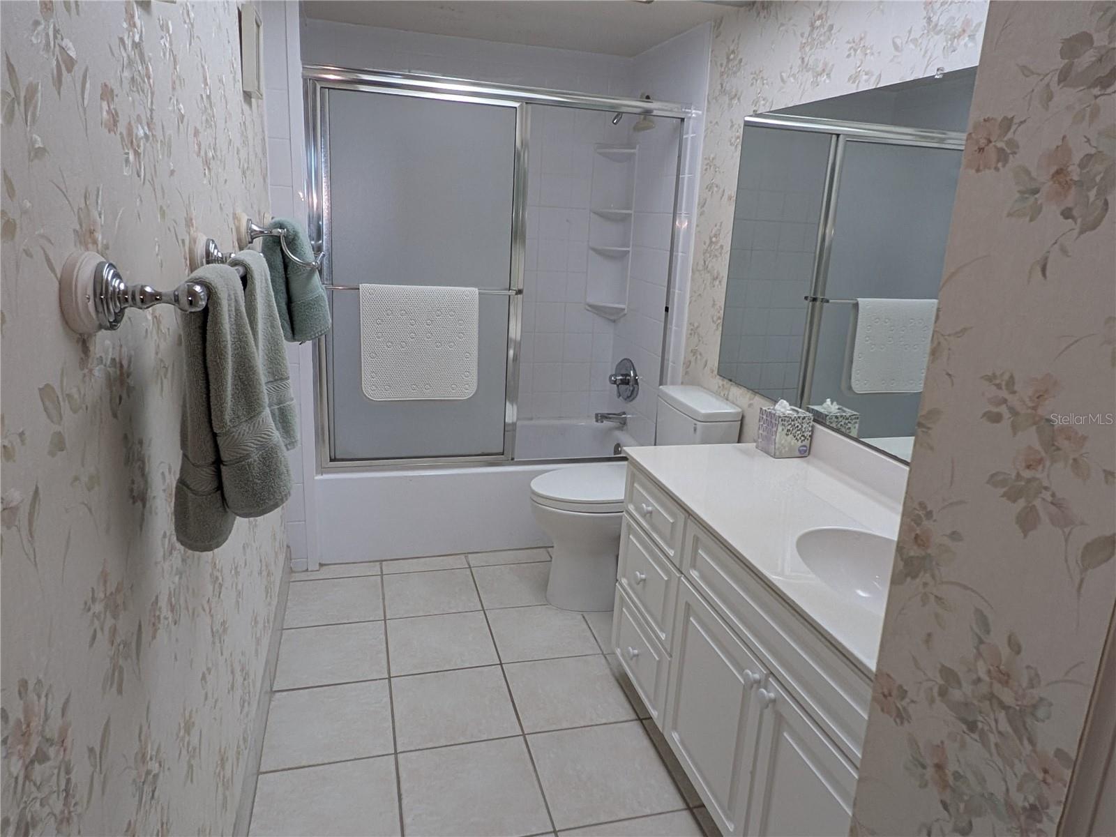 Image 8 of 11 For 4575 Cove Circle 904