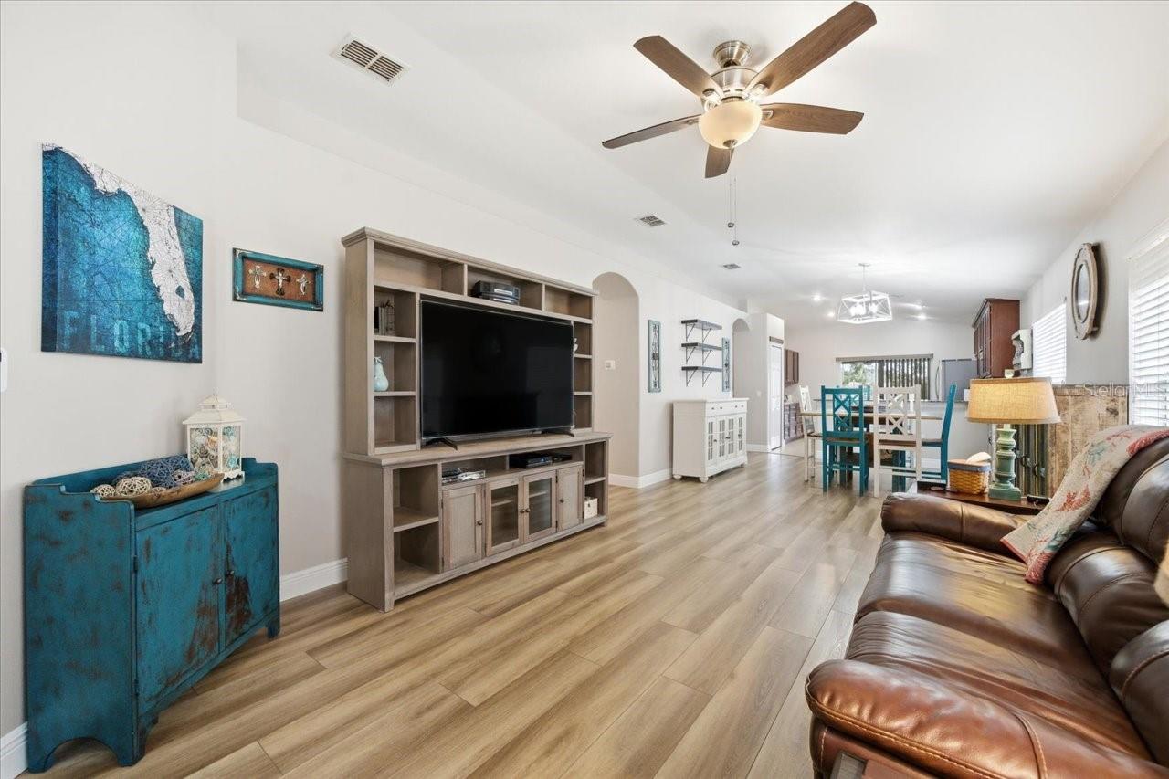 Image 8 of 44 For 18641 Rolling Hills Loop