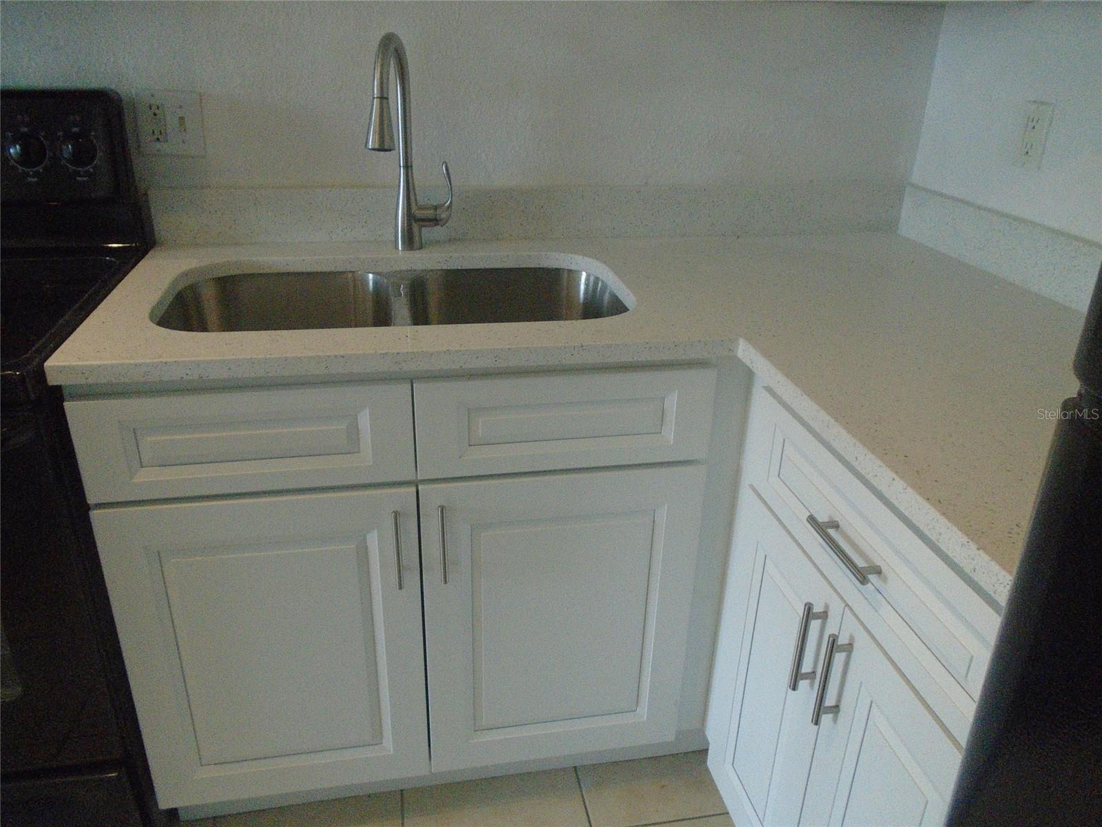 Image 12 of 18 For 3889 Pompano Drive Se D