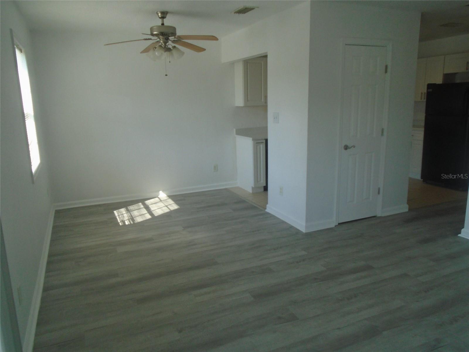 Image 3 of 18 For 3889 Pompano Drive Se D