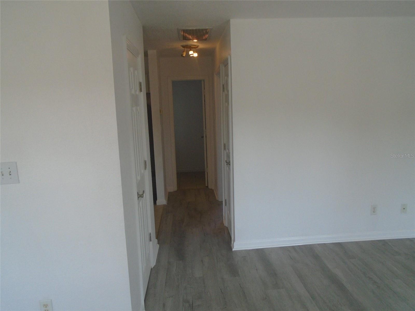 Image 4 of 18 For 3889 Pompano Drive Se D