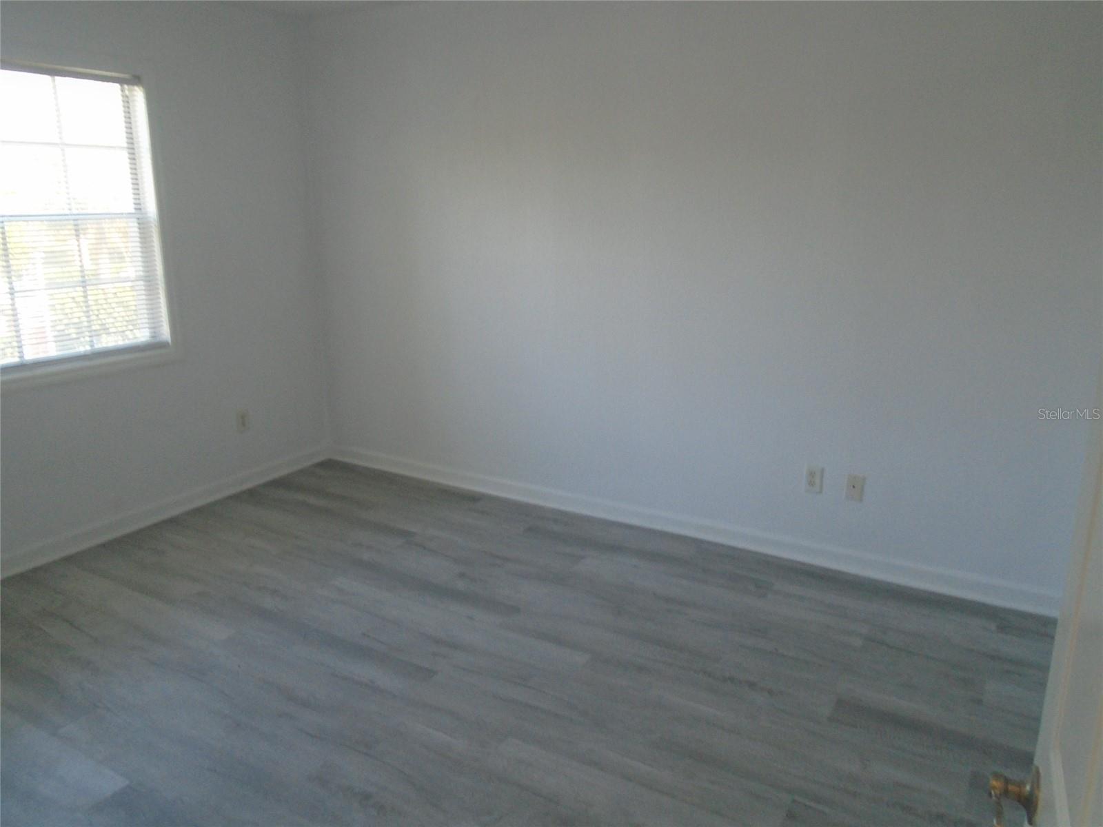 Image 9 of 18 For 3889 Pompano Drive Se D