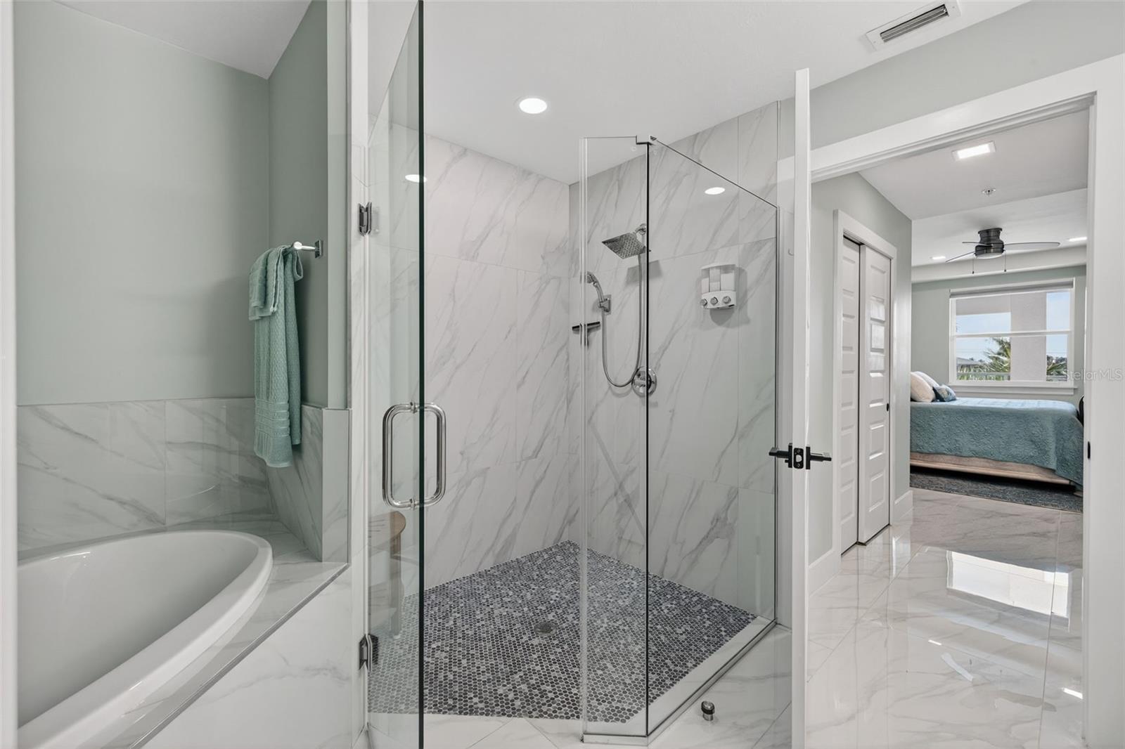 Image 25 of 50 For 1425 Park Beach Circle 136