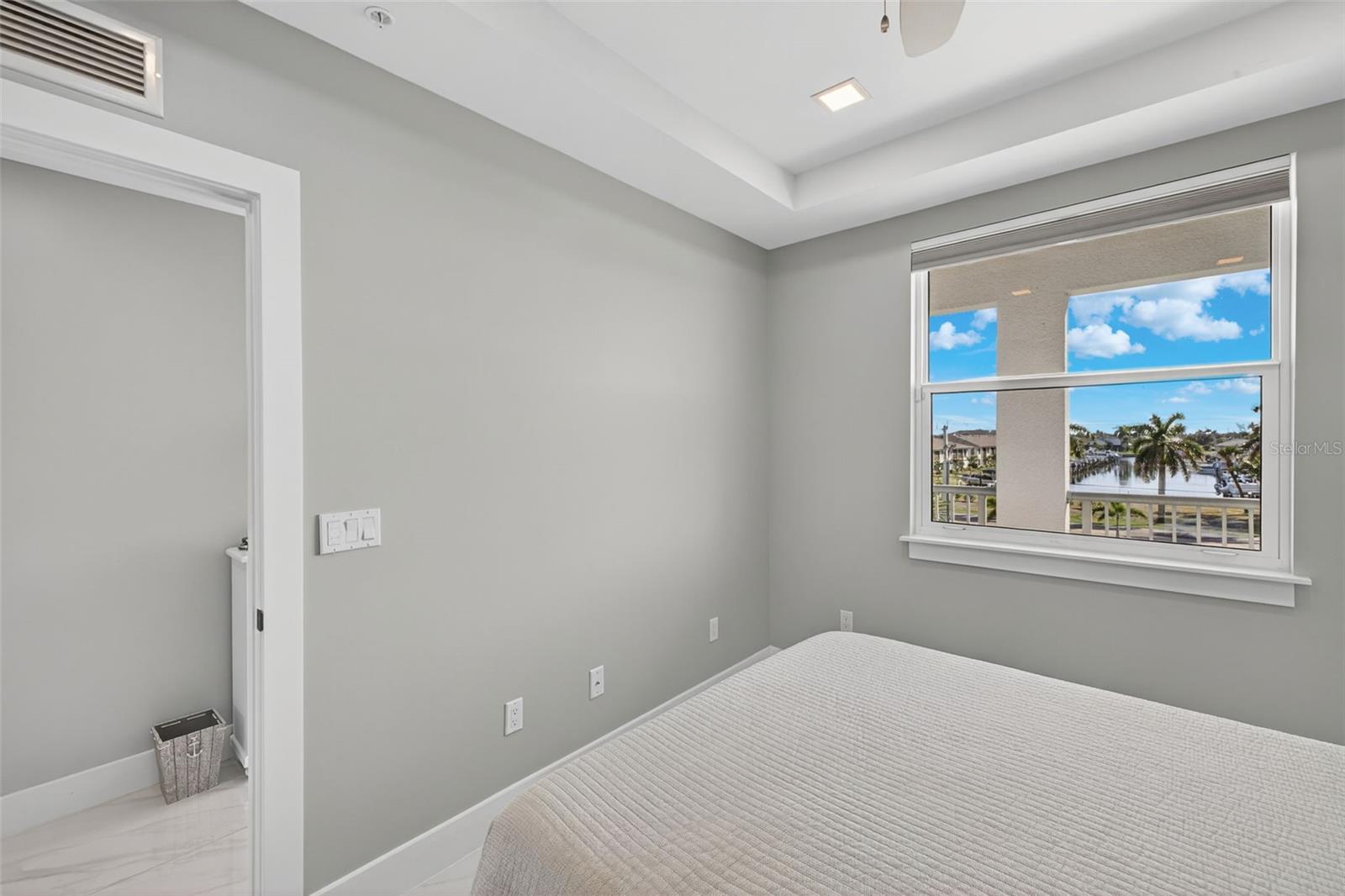 Image 31 of 50 For 1425 Park Beach Circle 136