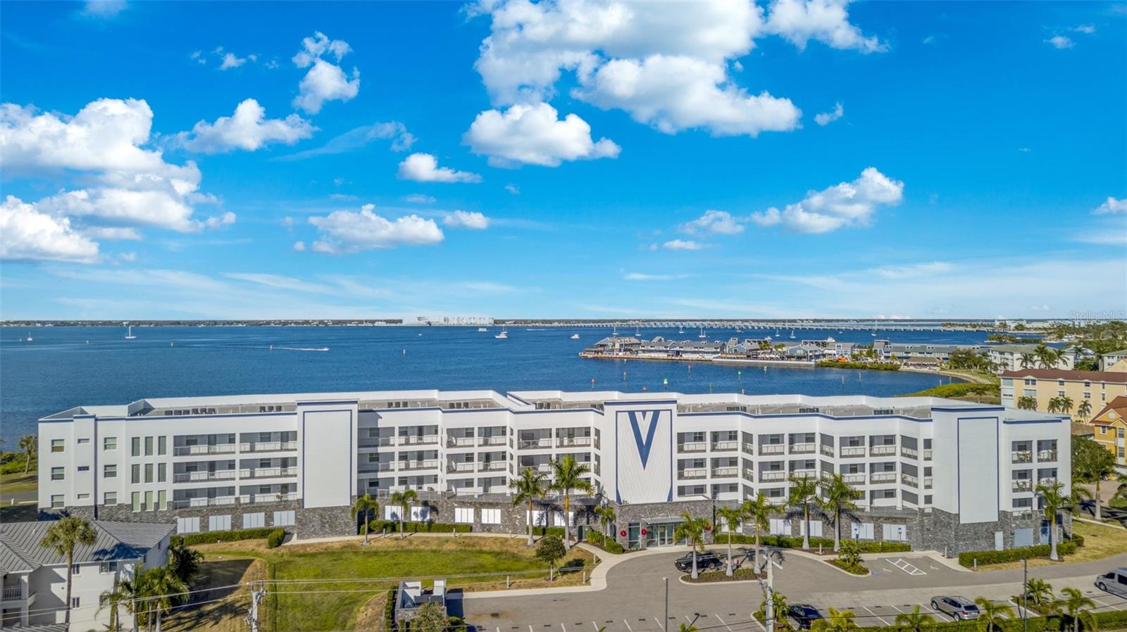 Image 36 of 50 For 1425 Park Beach Circle 136