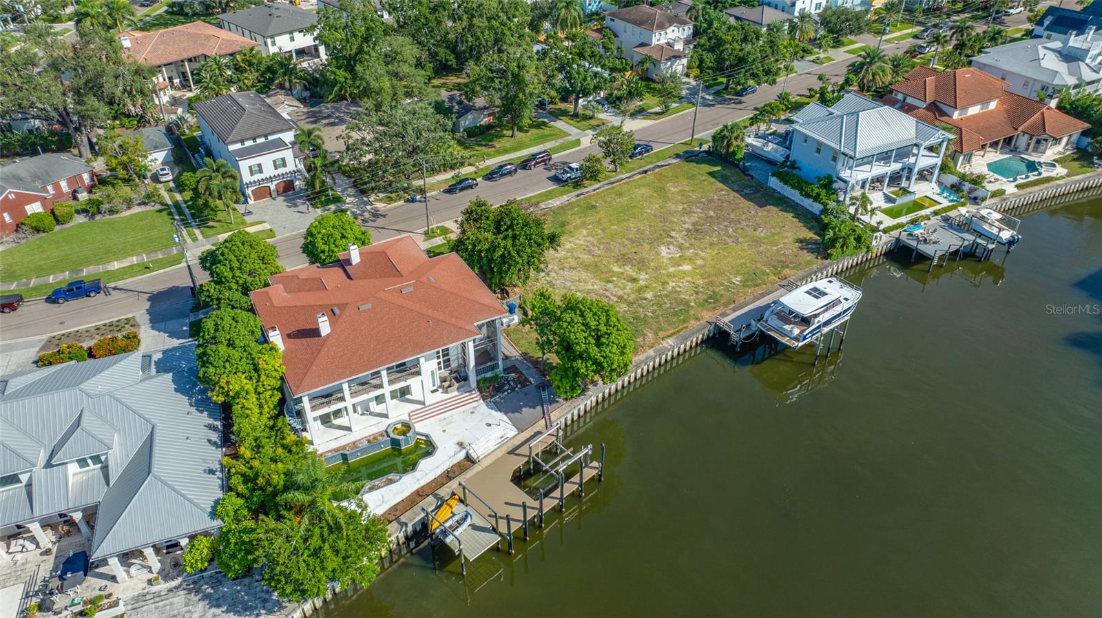 Listing photo id 8 for 102 Adalia Avenue