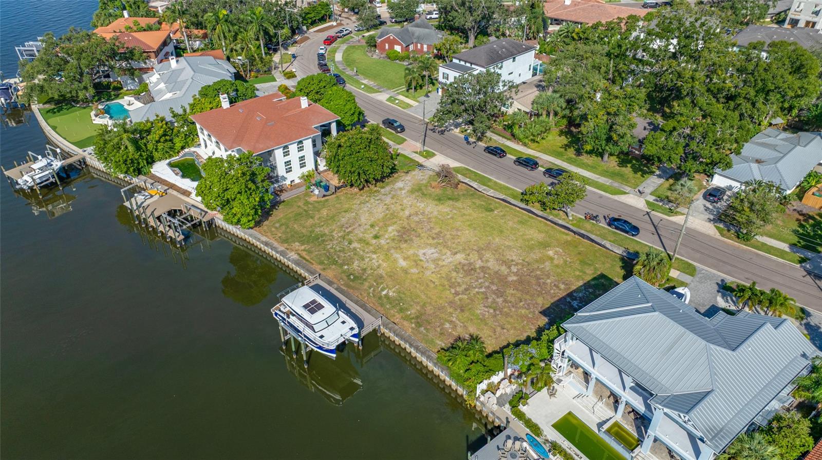 Listing photo id 9 for 102 Adalia Avenue