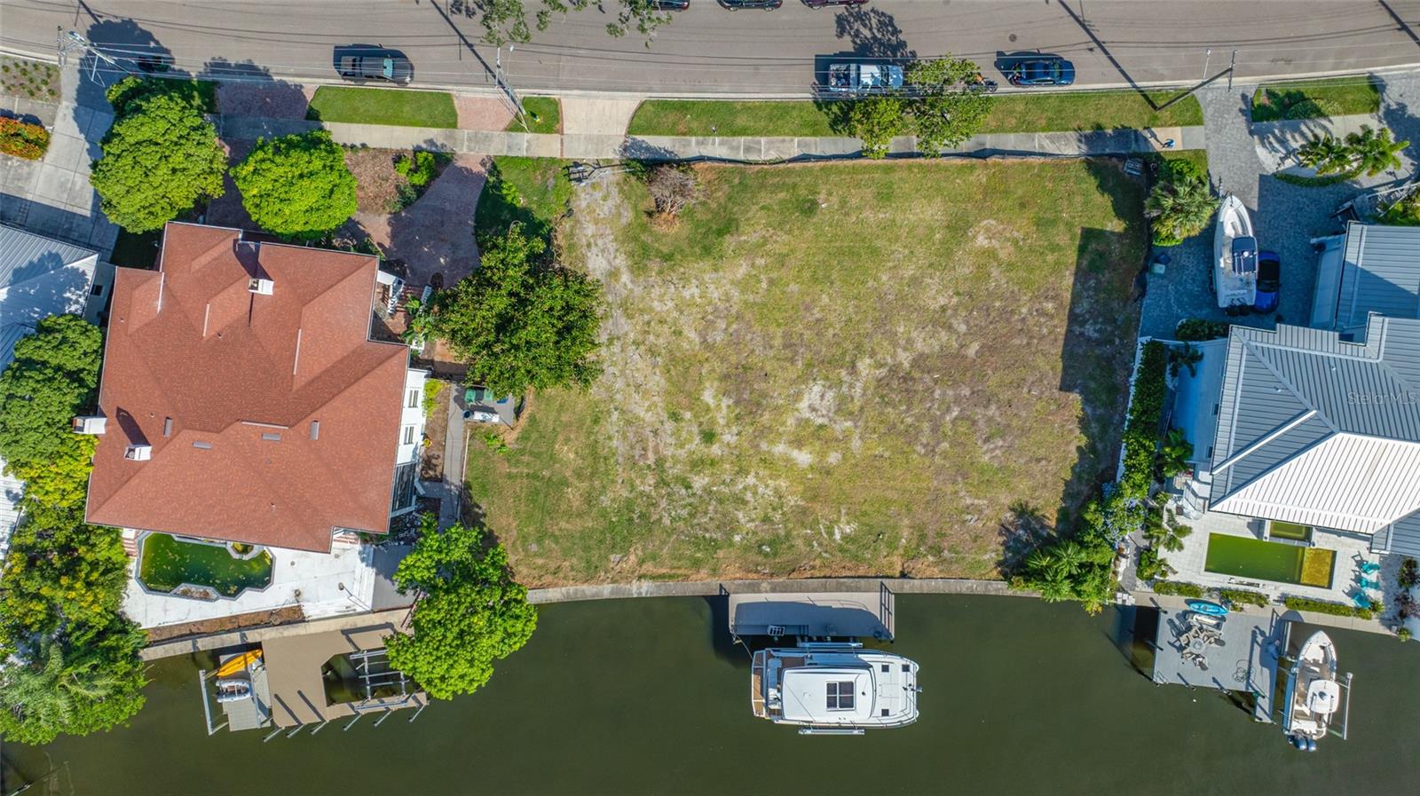 Listing photo id 10 for 102 Adalia Avenue