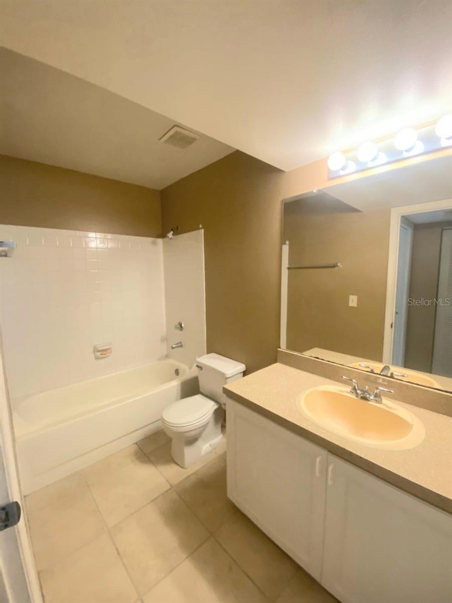 Image 8 of 14 For 10020 Strafford Oak Court 901