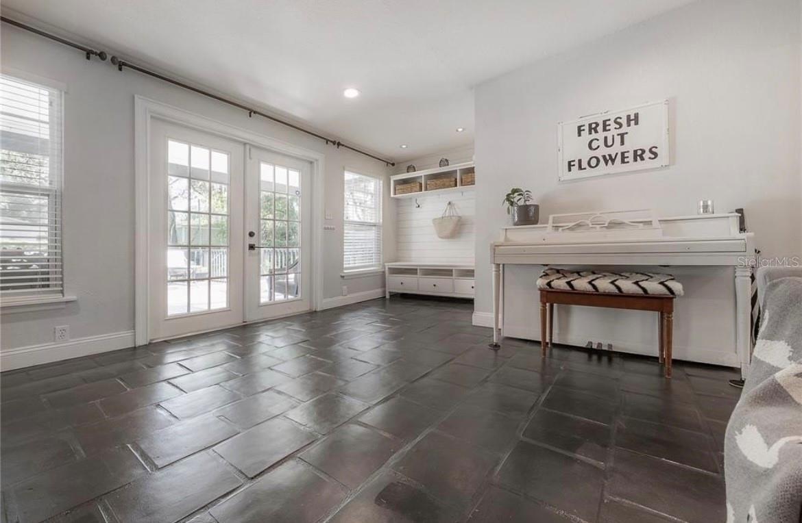 Image 23 of 50 For 2937 Coachman Avenue