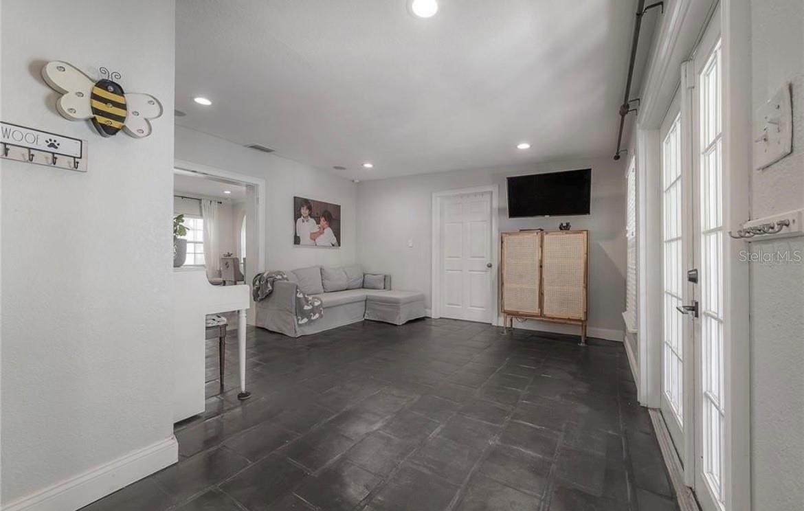 Image 49 of 50 For 2937 Coachman Avenue