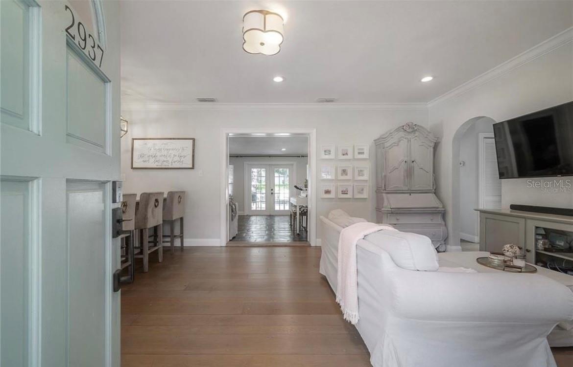 Image 5 of 50 For 2937 Coachman Avenue