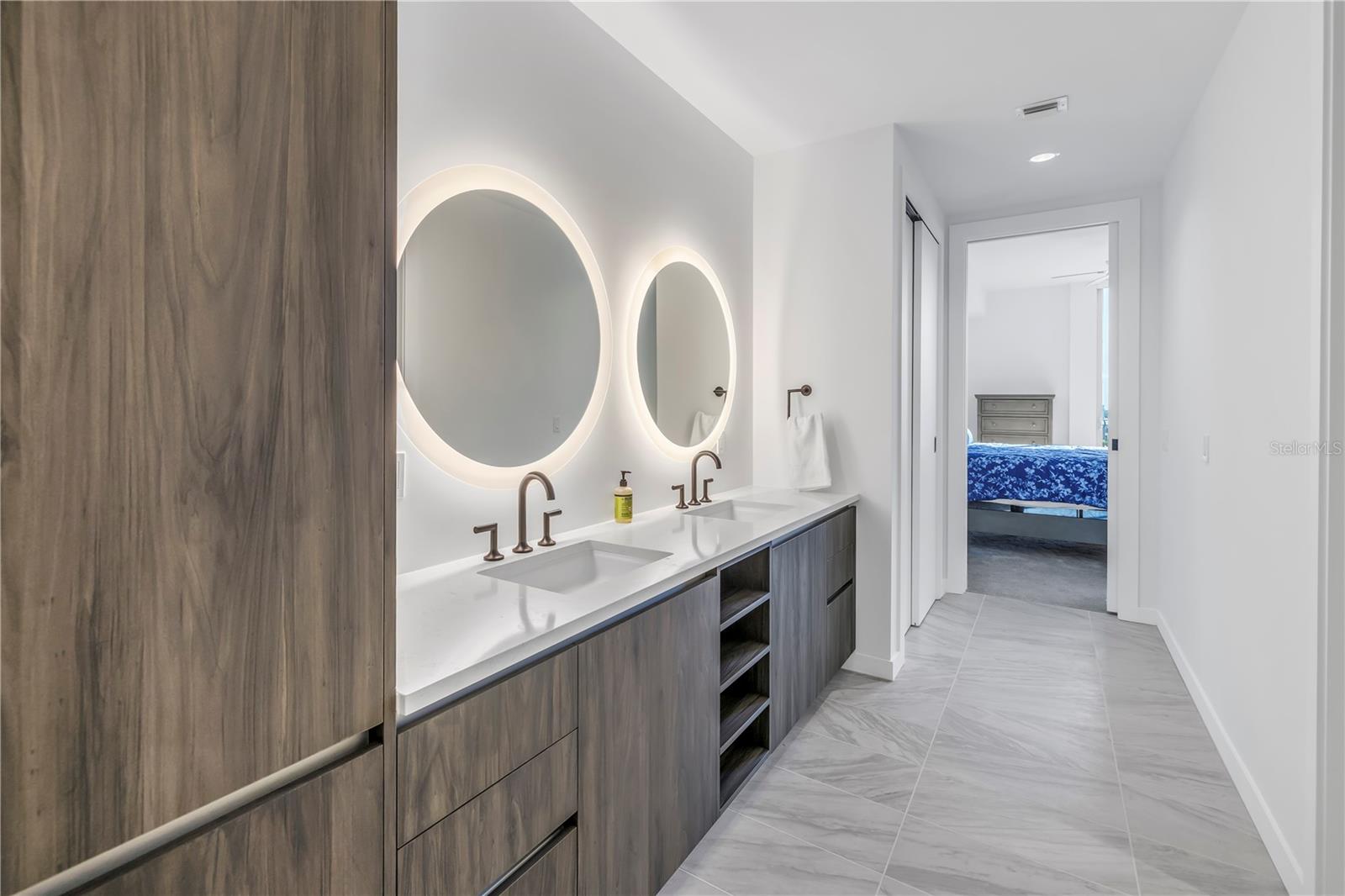 Image 16 of 43 For 777 3rd Avenue N 708