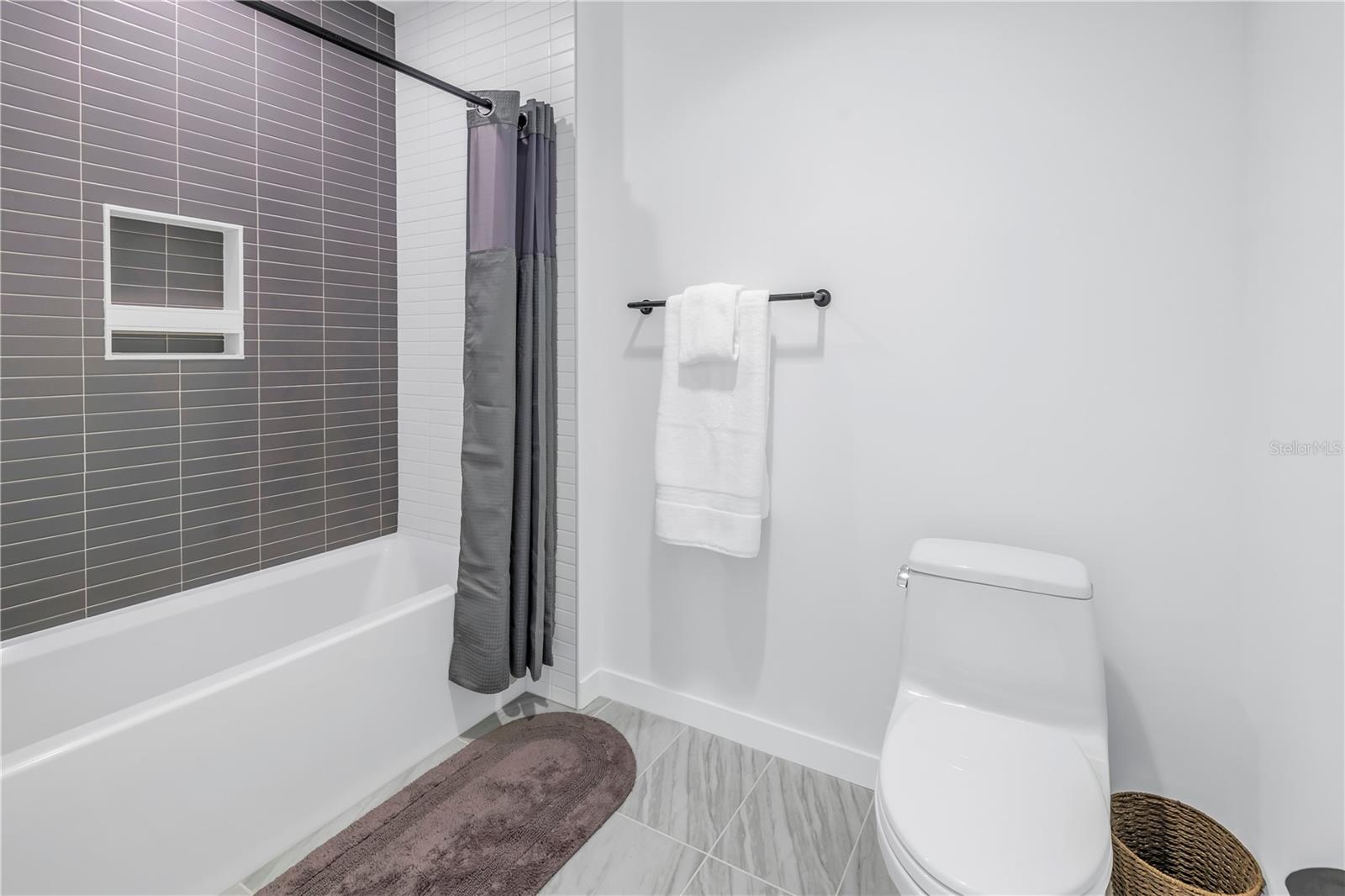 Image 23 of 43 For 777 3rd Avenue N 708