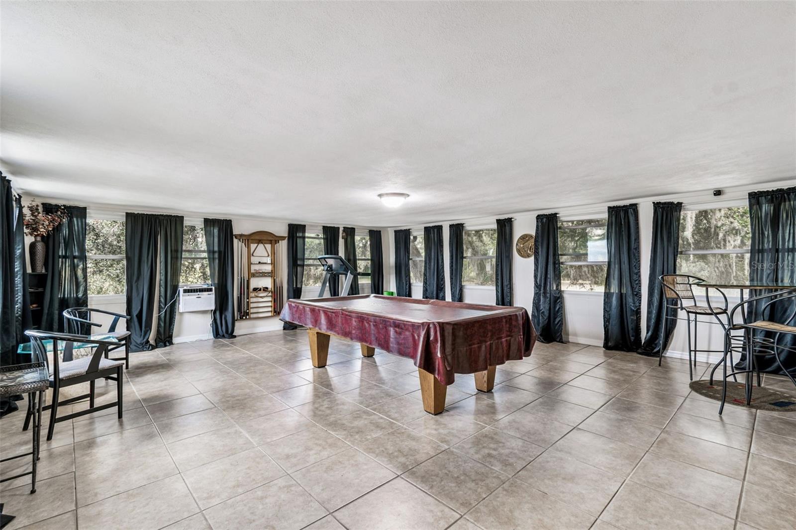 Image 17 of 81 For 37440 Phelps Road