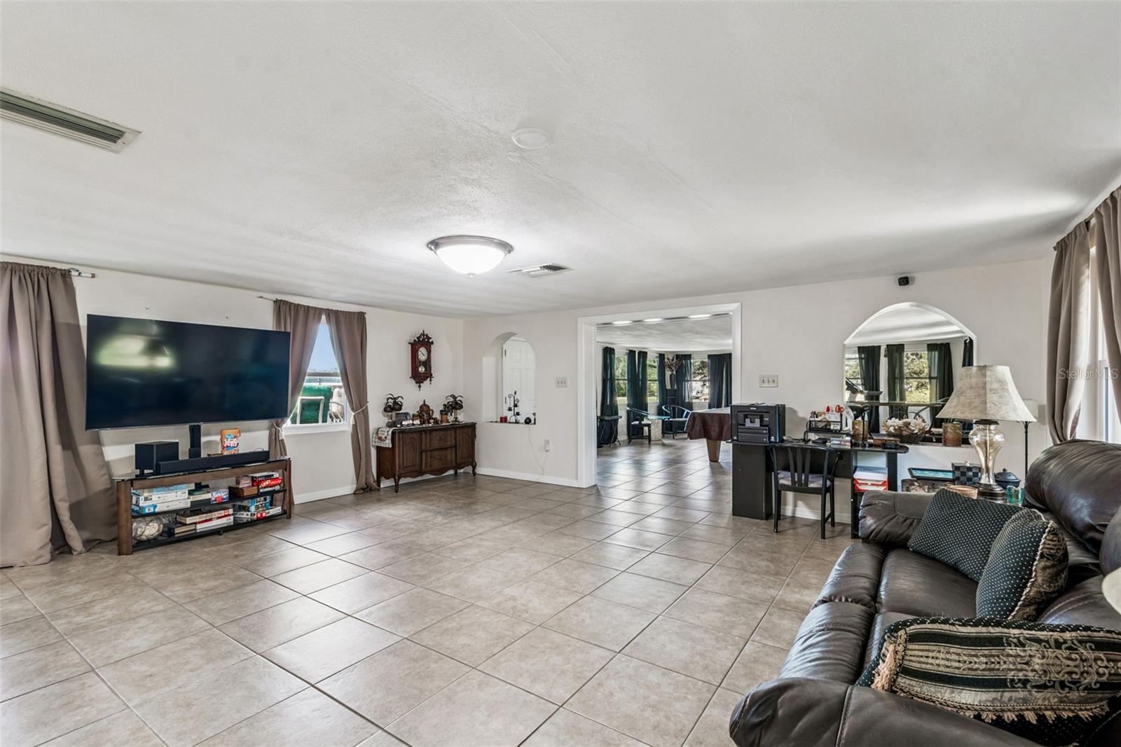 Image 18 of 81 For 37440 Phelps Road