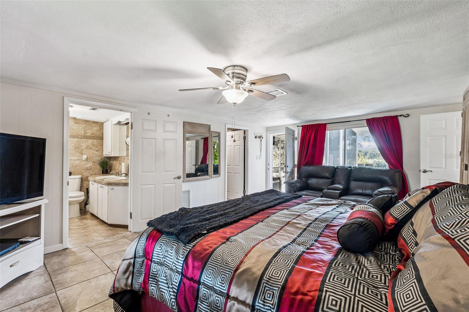 Image 22 of 81 For 37440 Phelps Road