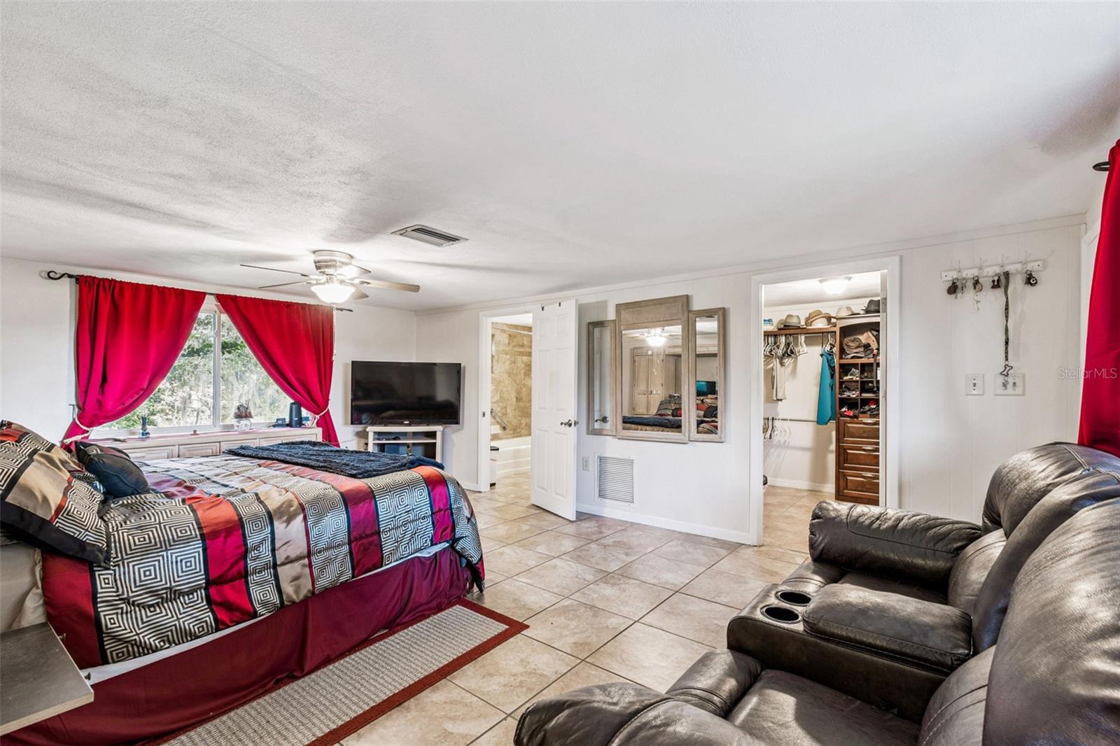 Image 23 of 81 For 37440 Phelps Road