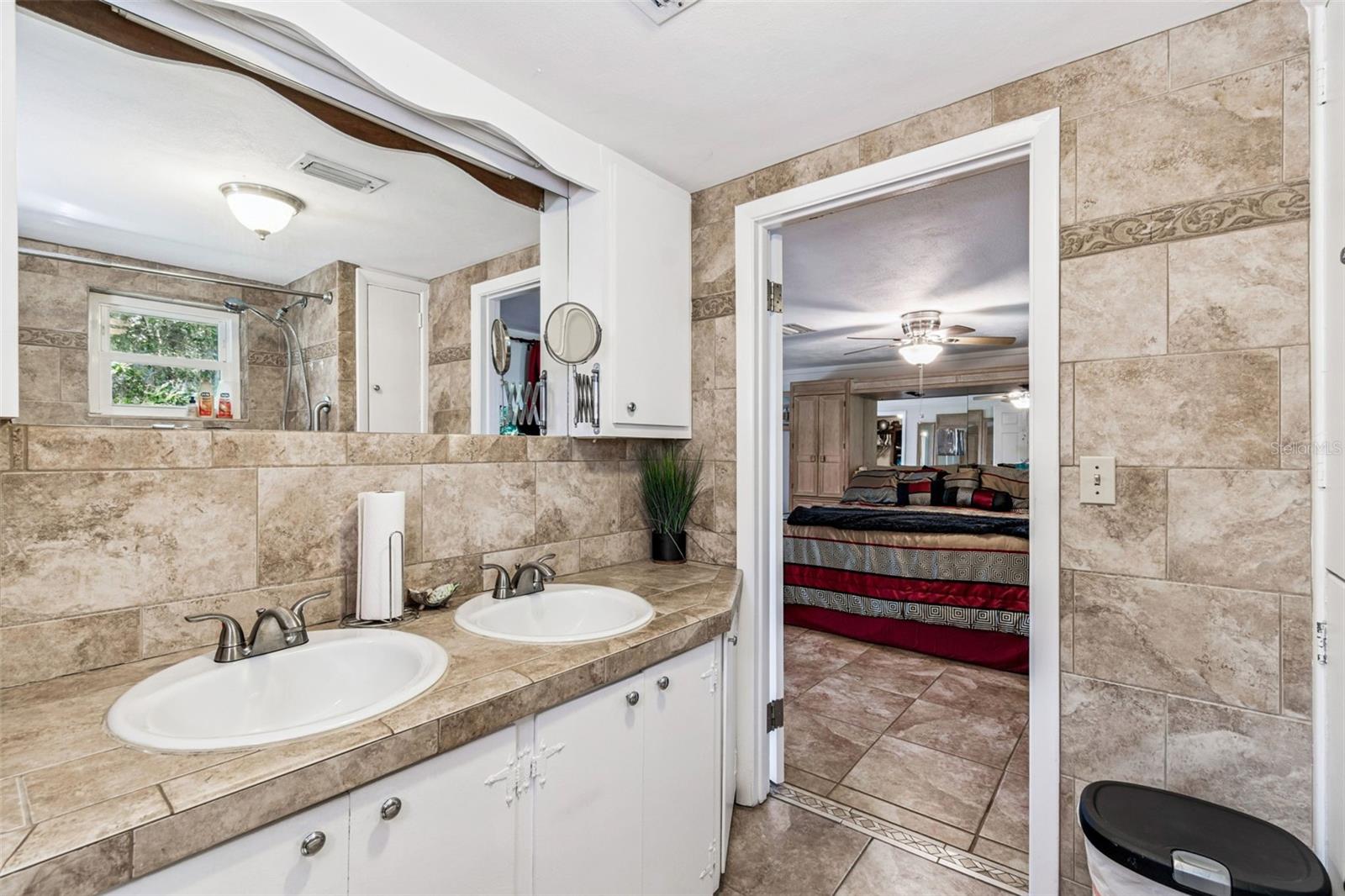 Image 25 of 81 For 37440 Phelps Road