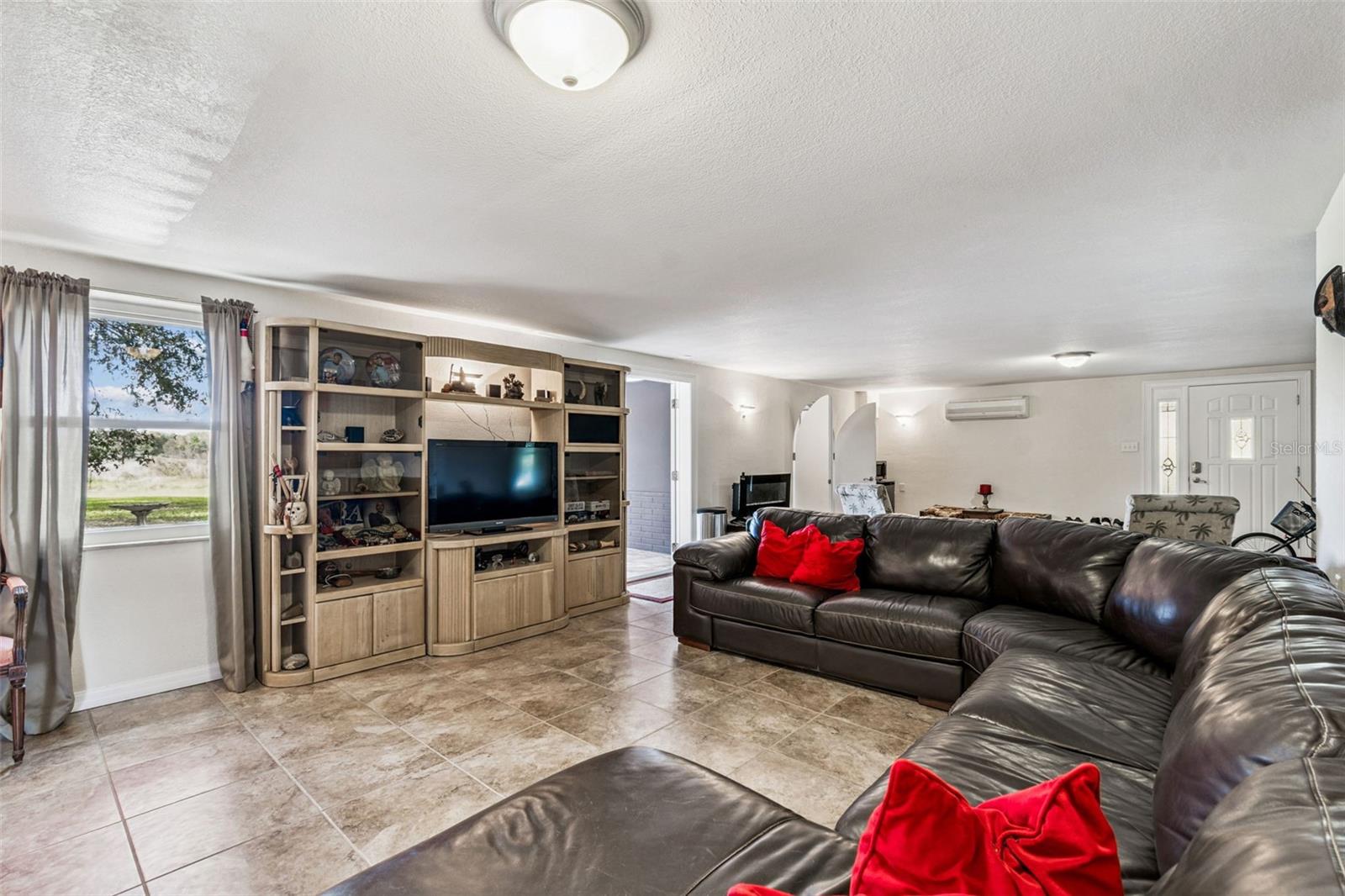 Image 36 of 81 For 37440 Phelps Road