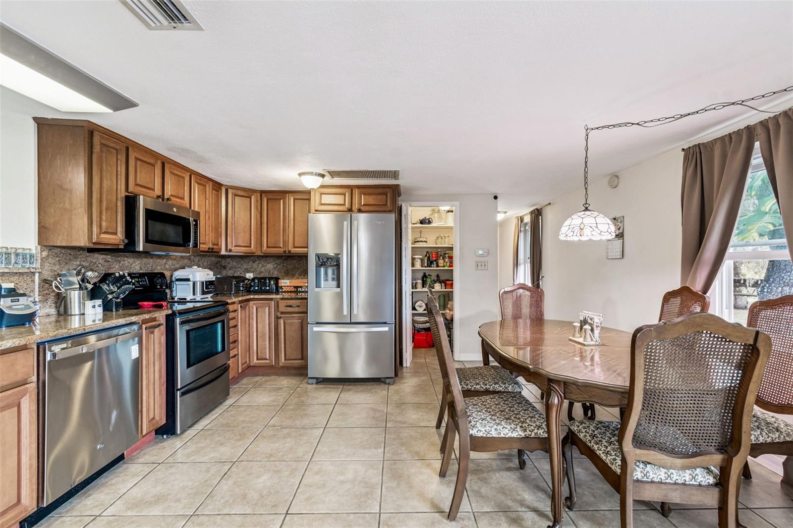 Image 7 of 81 For 37440 Phelps Road