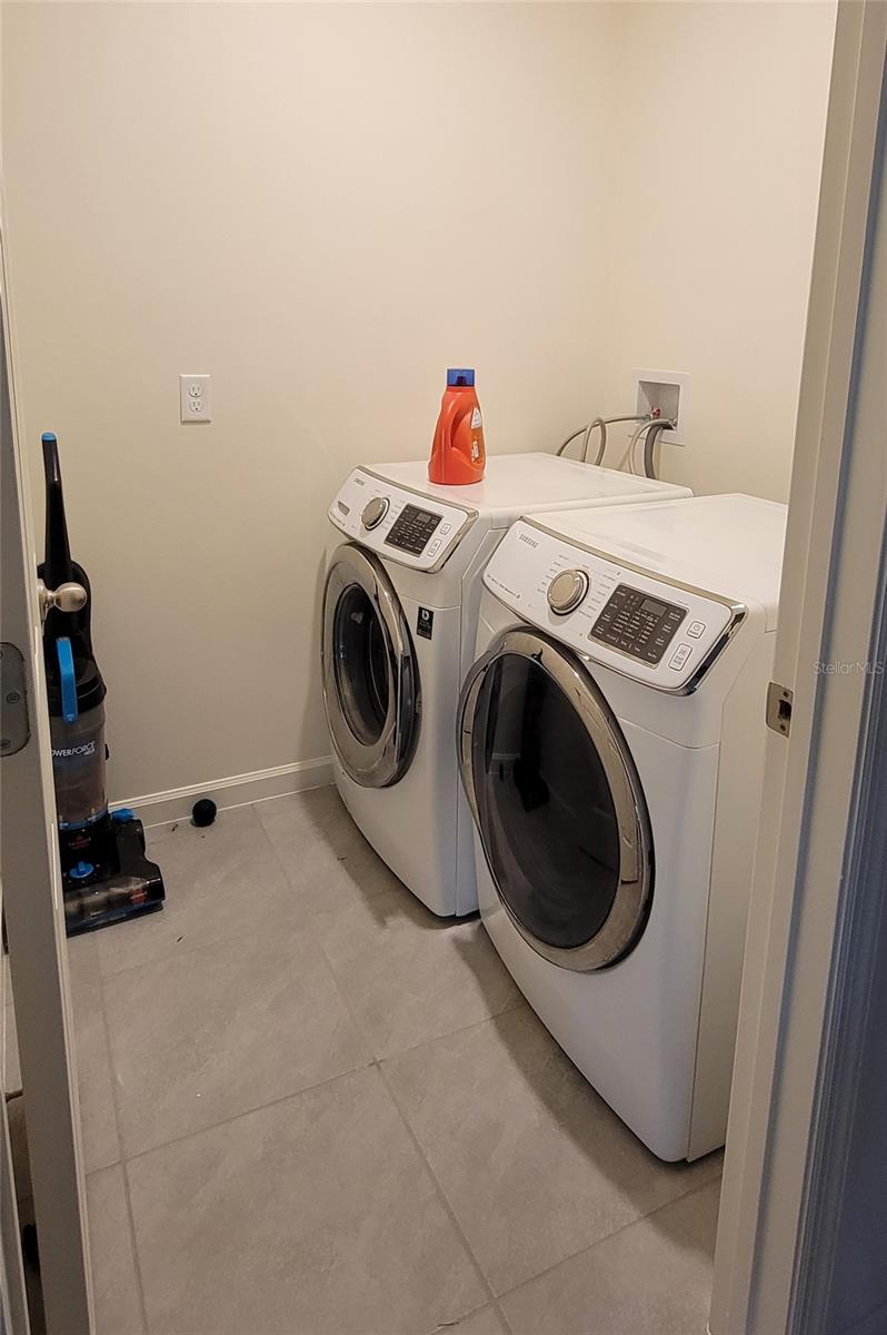 Image 8 of 10 For 978 Remington Green Drive Se