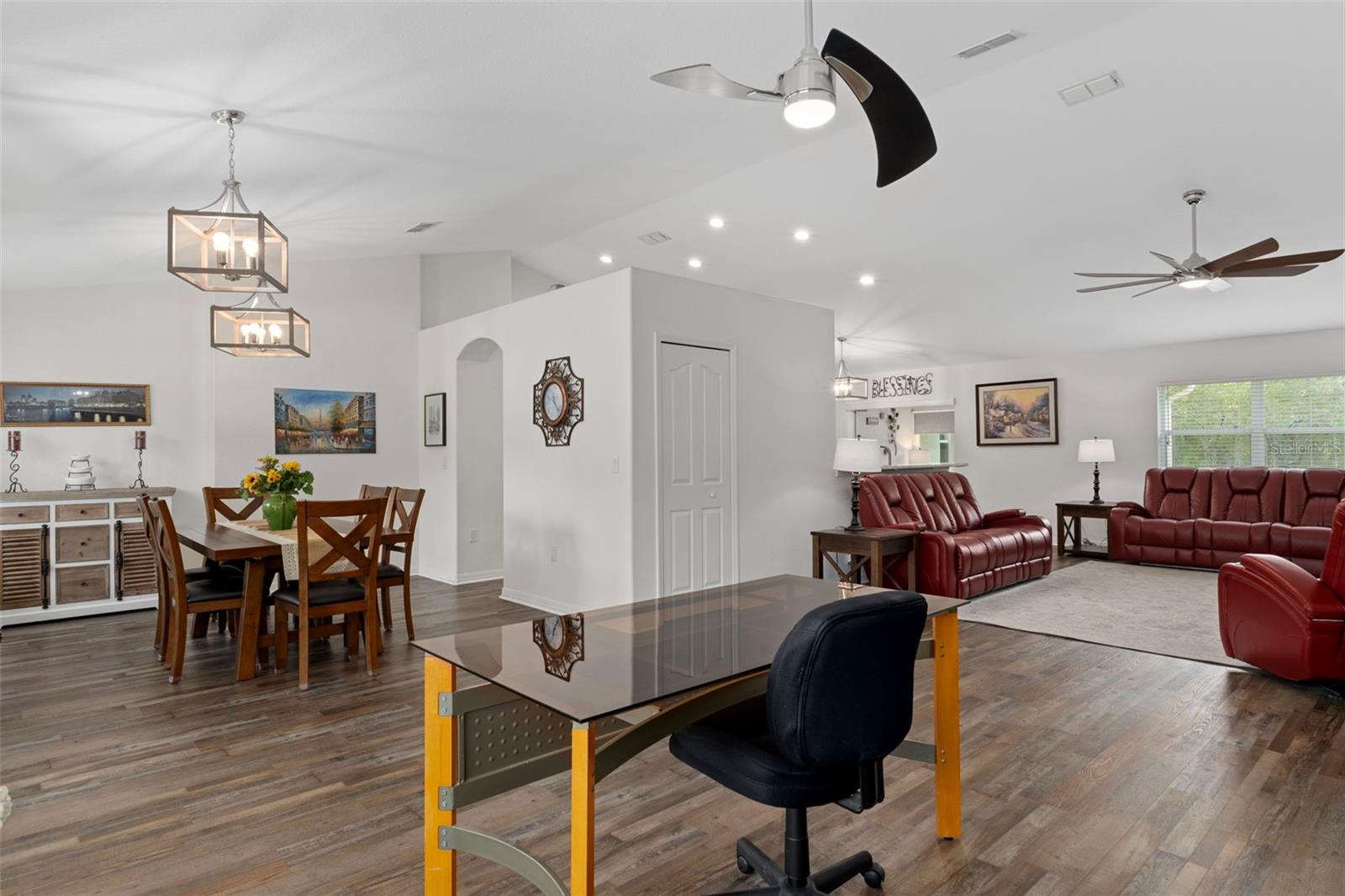 Image 10 of 71 For 7 Bigleaf Court