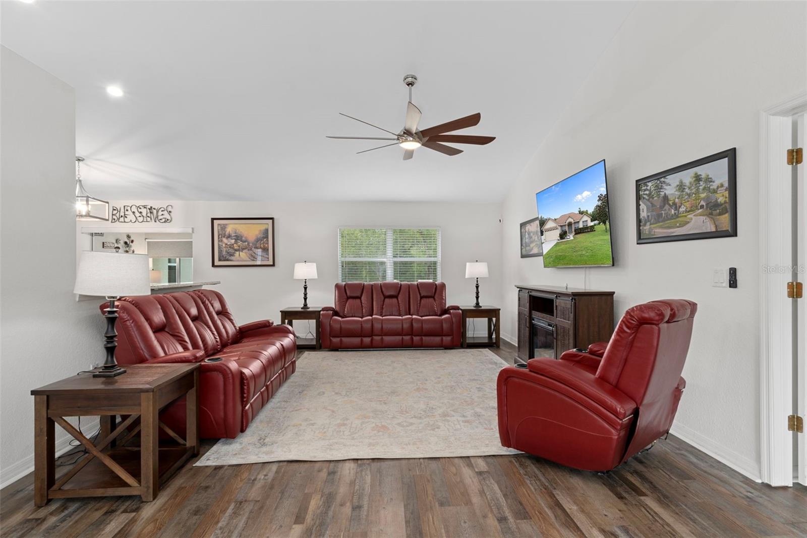 Image 15 of 71 For 7 Bigleaf Court