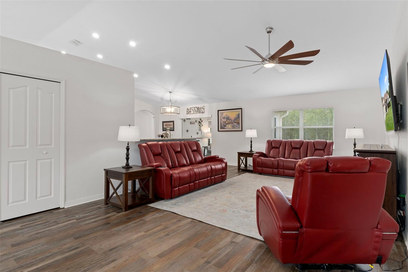 Image 16 of 71 For 7 Bigleaf Court