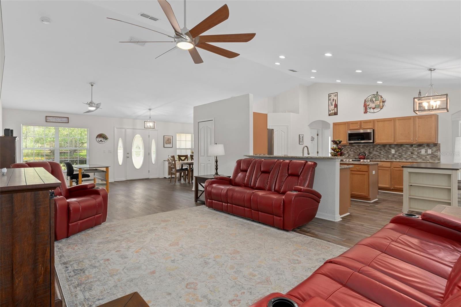 Image 17 of 71 For 7 Bigleaf Court