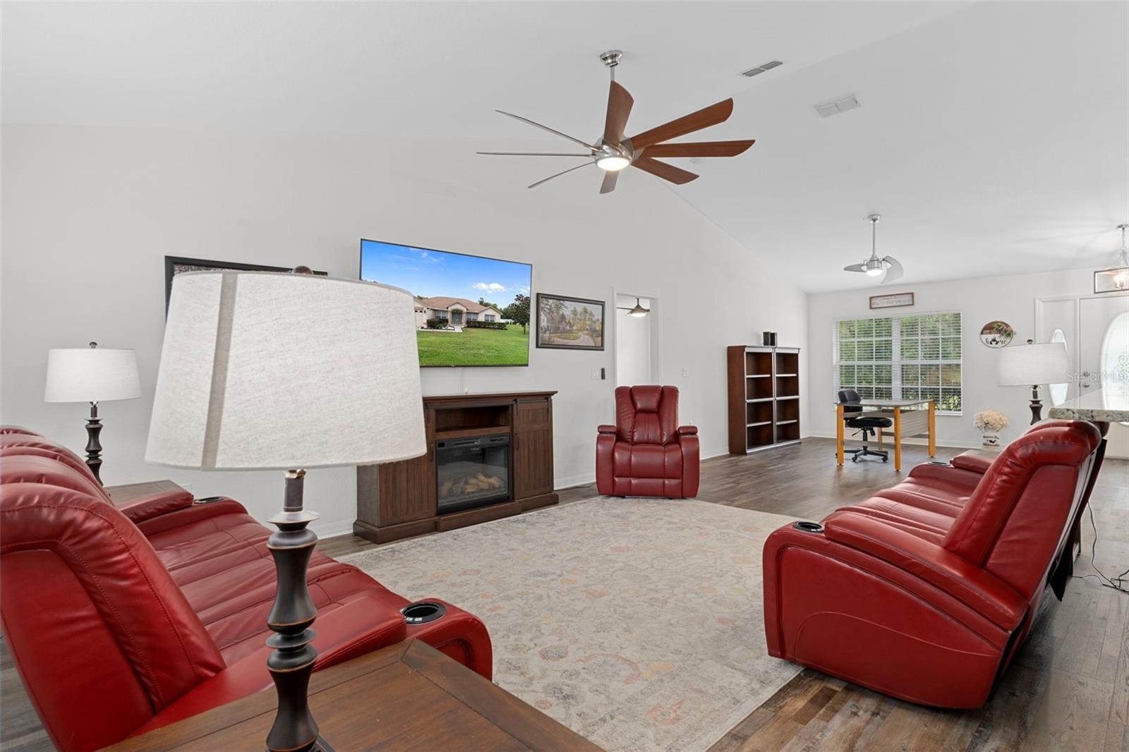 Image 18 of 71 For 7 Bigleaf Court