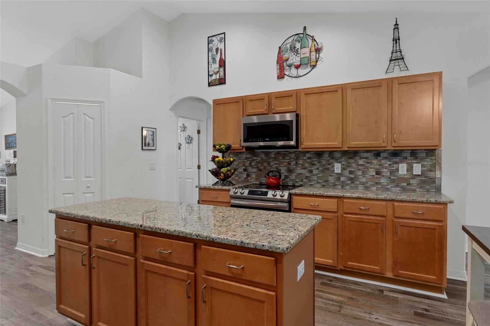 Image 24 of 71 For 7 Bigleaf Court