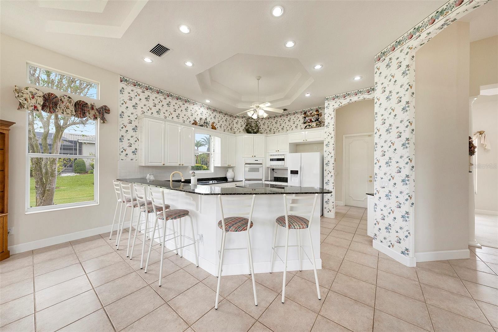 Listing photo id 10 for 4527 Cheval Boulevard