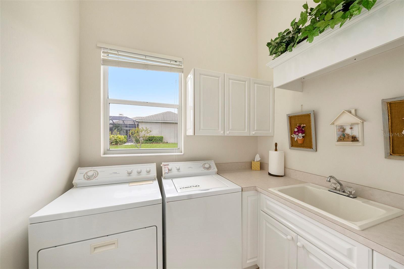 Listing photo id 15 for 4527 Cheval Boulevard