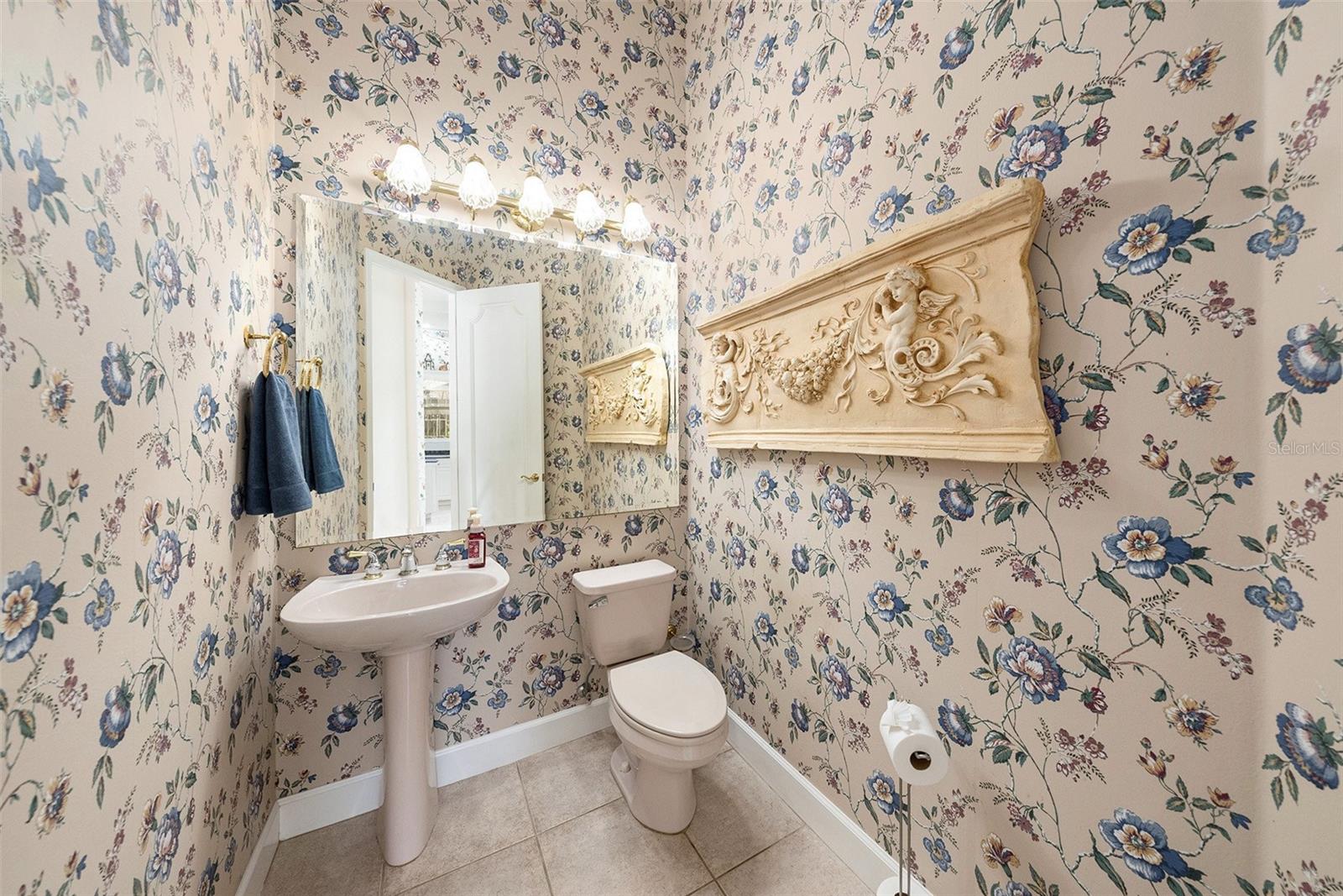 Listing photo id 16 for 4527 Cheval Boulevard