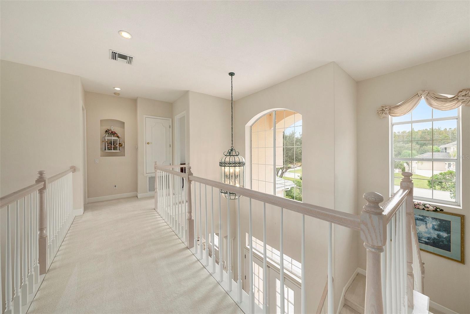 Listing photo id 22 for 4527 Cheval Boulevard