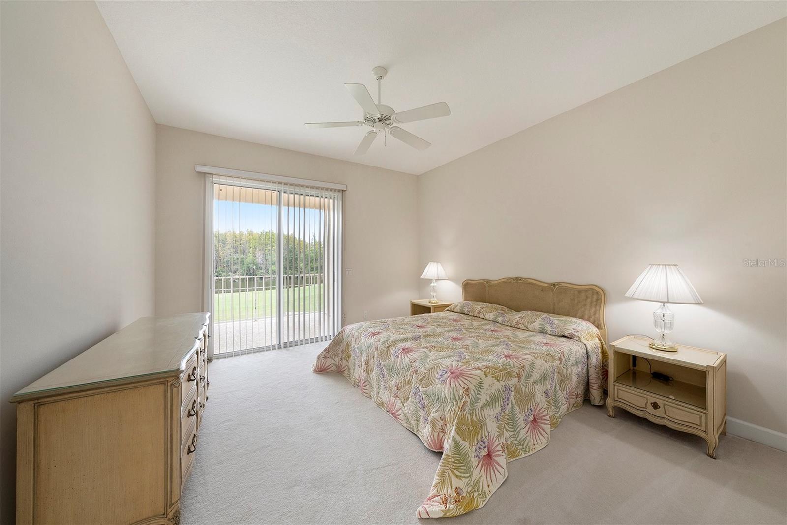 Listing photo id 24 for 4527 Cheval Boulevard