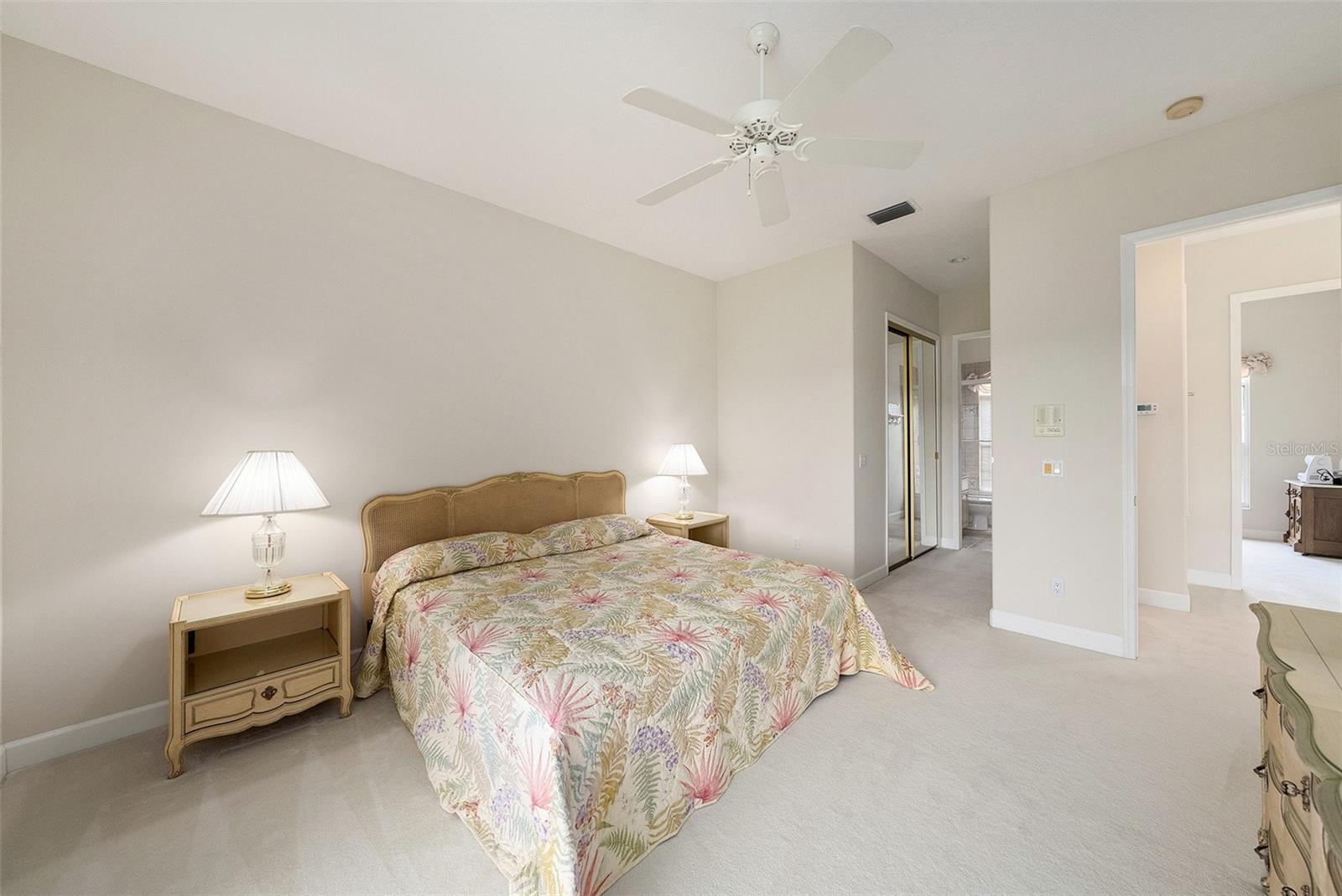 Listing photo id 25 for 4527 Cheval Boulevard