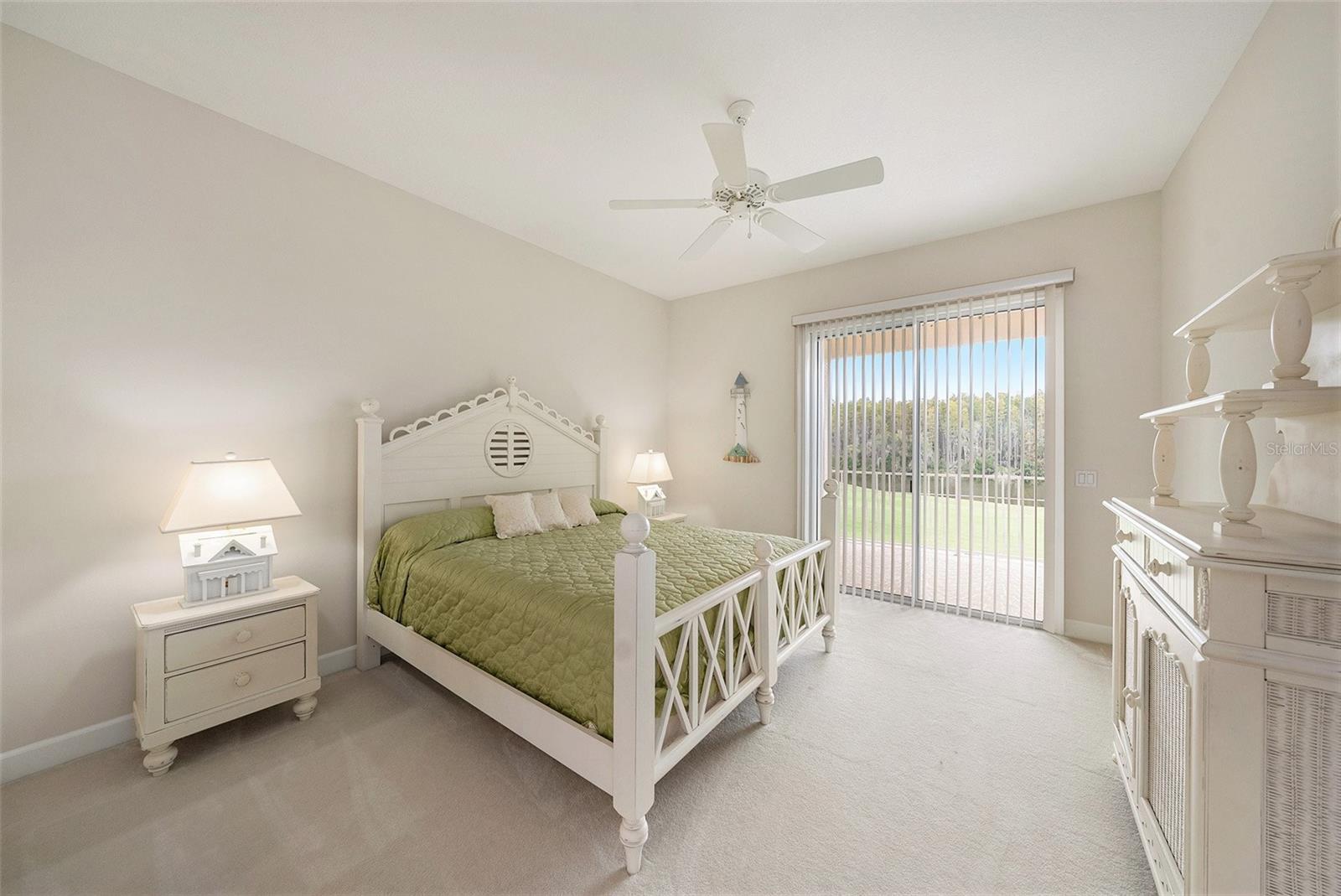 Listing photo id 27 for 4527 Cheval Boulevard