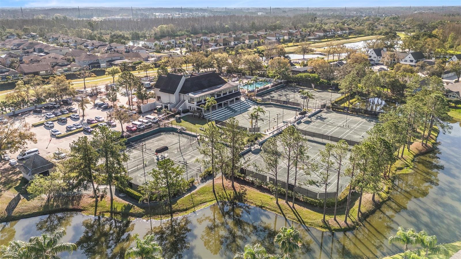 Listing photo id 30 for 4527 Cheval Boulevard