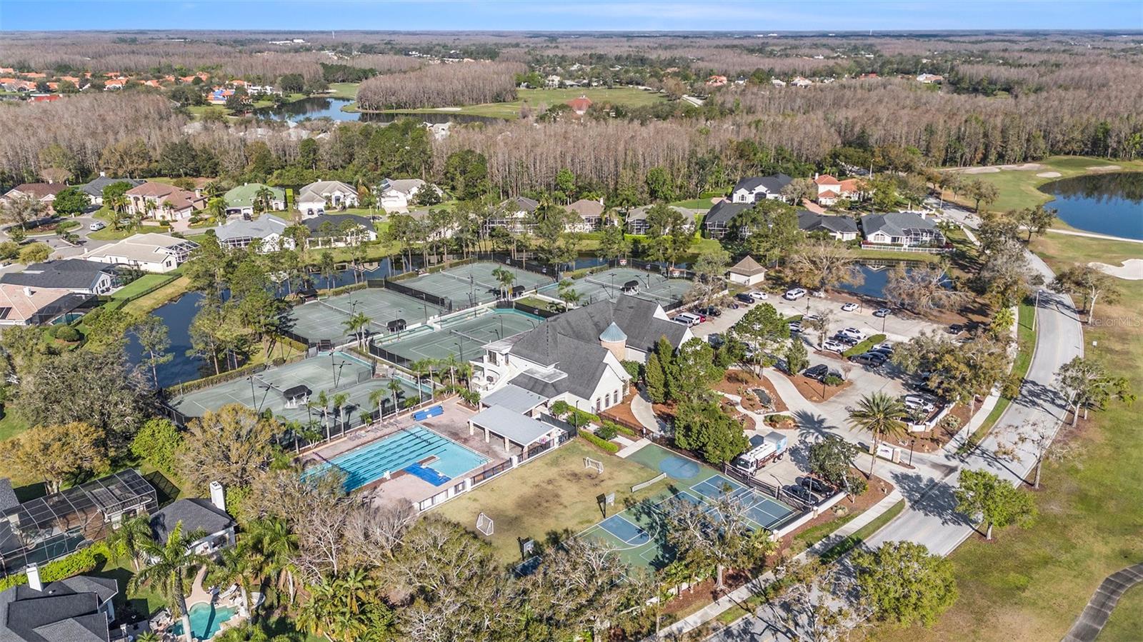 Listing photo id 31 for 4527 Cheval Boulevard