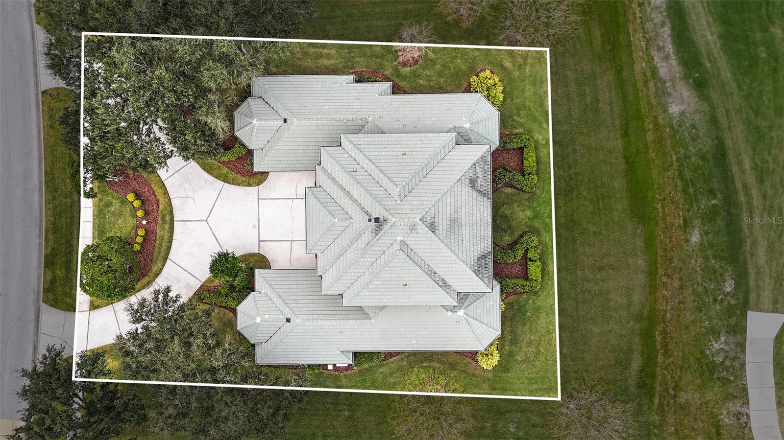 Listing photo id 33 for 4527 Cheval Boulevard