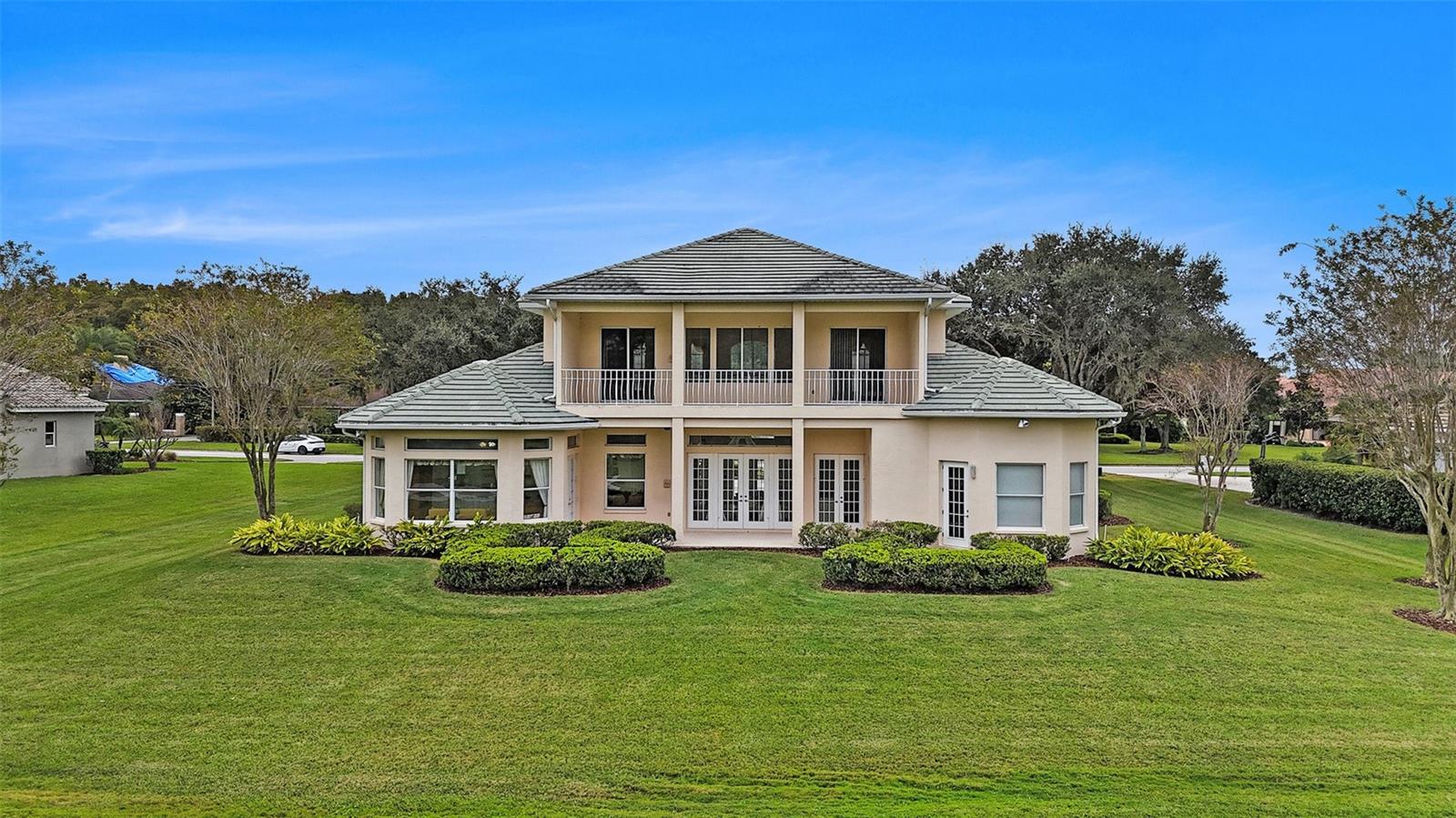 Listing photo id 2 for 4527 Cheval Boulevard