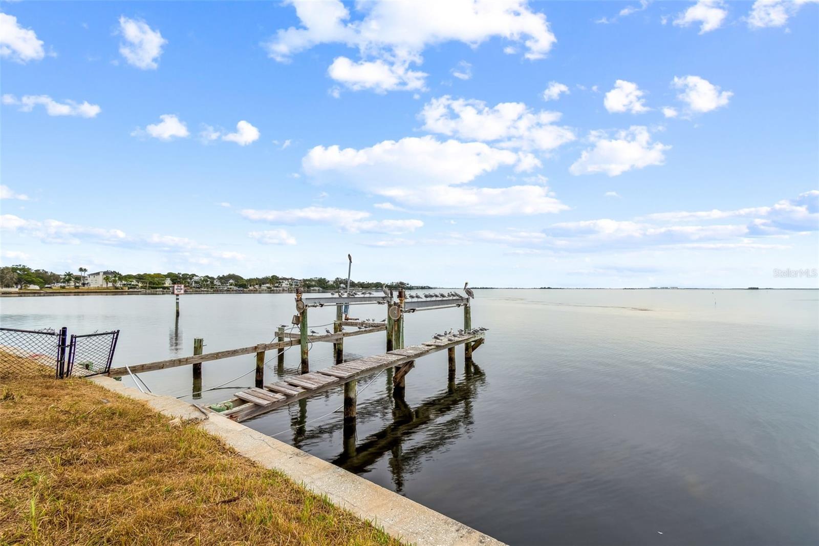 Listing photo id 9 for 121 Augusta Avenue