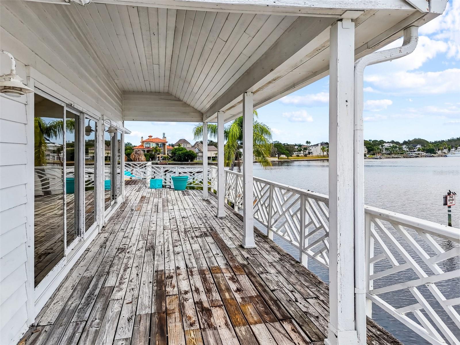 Listing photo id 13 for 121 Augusta Avenue