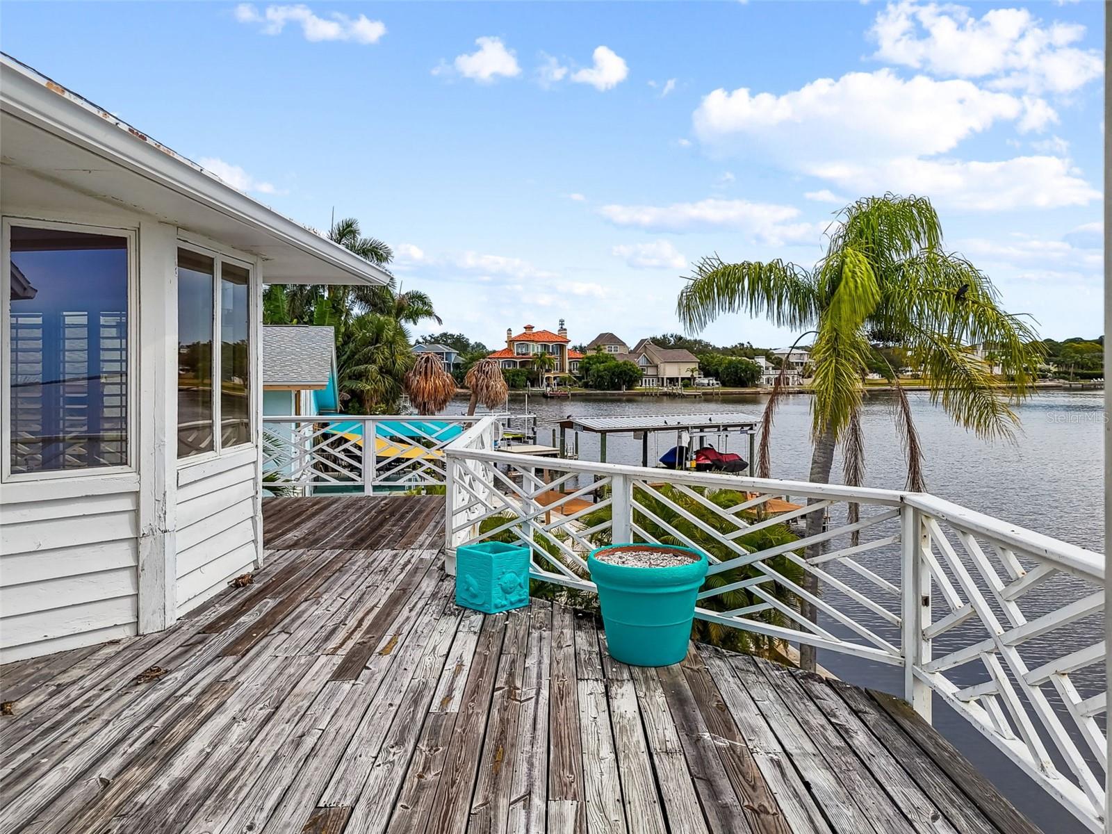 Listing photo id 15 for 121 Augusta Avenue