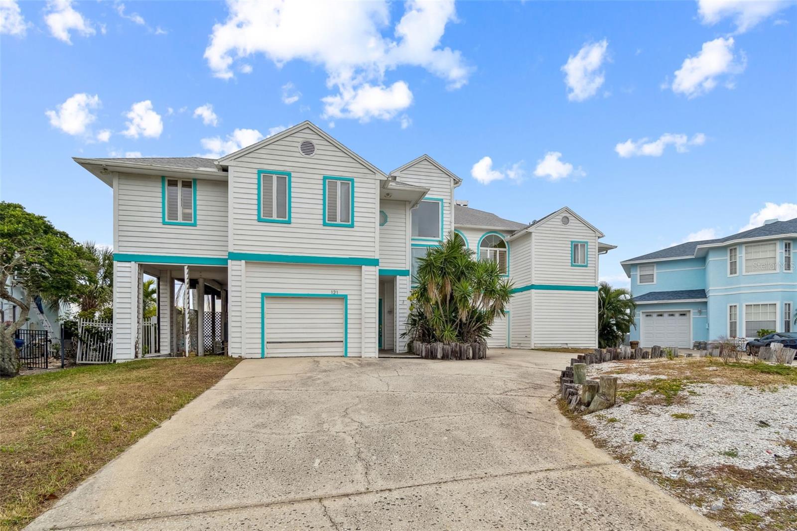 Listing photo id 0 for 121 Augusta Avenue